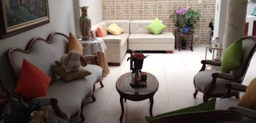 Casa en venta sector La Carolina.