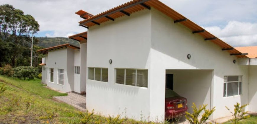 Casa Campestre en Venta  Altos de Chapalito