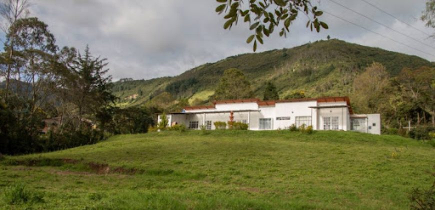 Casa Campestre en Venta  Altos de Chapalito