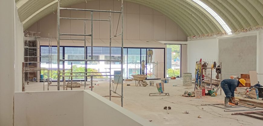 Local Comercial en arriendo Av los Estudiantes